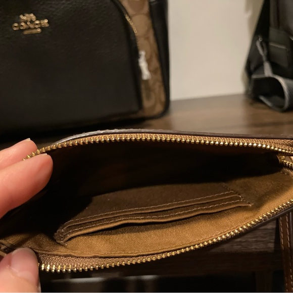 Coach corner zip wristlet - Picture 3 of 3